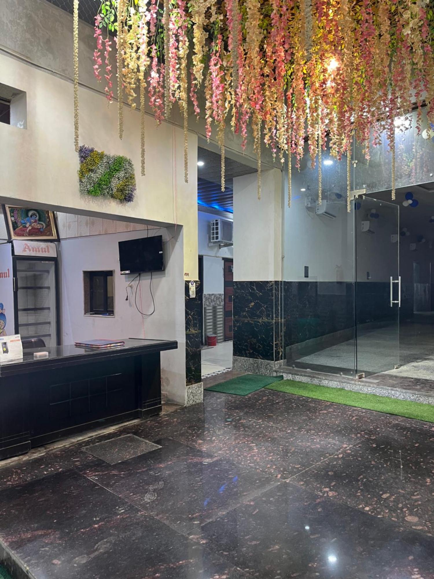 G&G Palace Vrindāvan Buitenkant foto